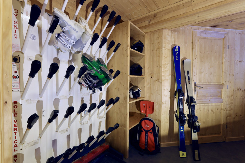 _lv_images__lot_0020000332_14_1686457