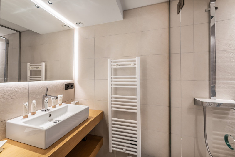 _lv_images__lot_0021660001_10_1676508