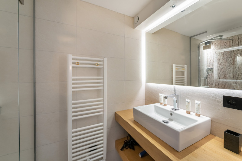 _lv_images__lot_0021660001_12_1037529