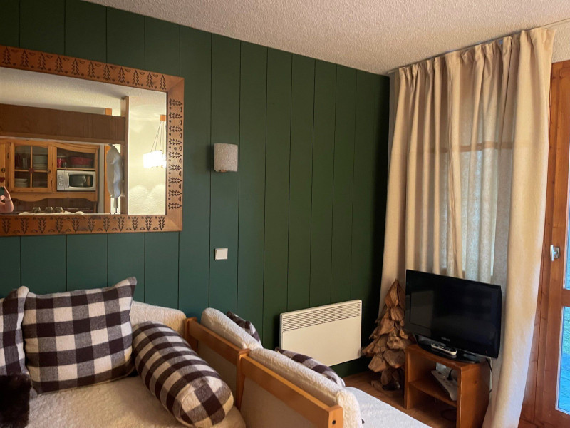 _lv_images__lot_0037251339_04_1686163