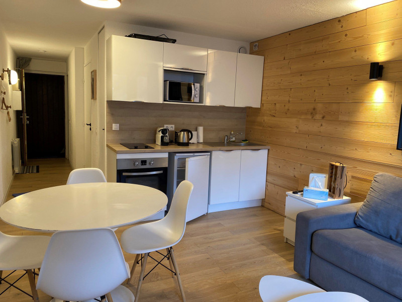 _lv_images__lot_0037251344_04_1720284