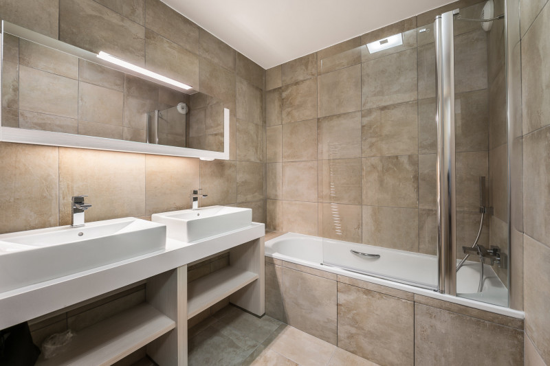 _lv_images__lot_0040100133_05_1598692