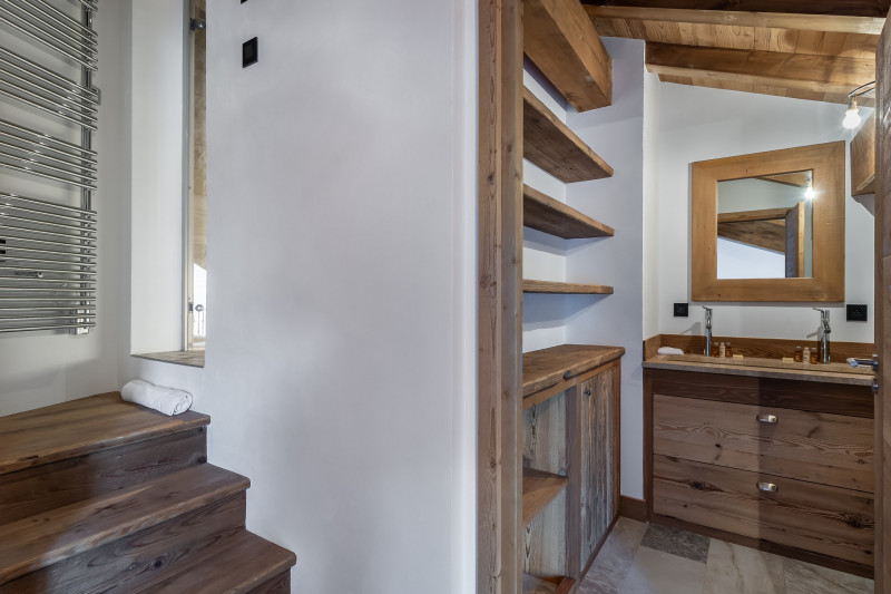 _lv_images__lot_0060510576_12_652551