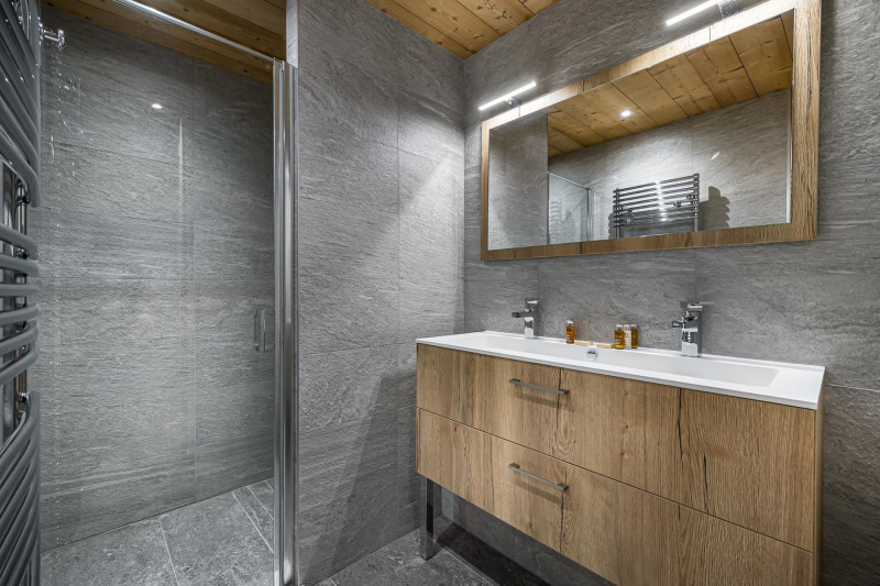 _lv_images__lot_0060510578_13_1684490