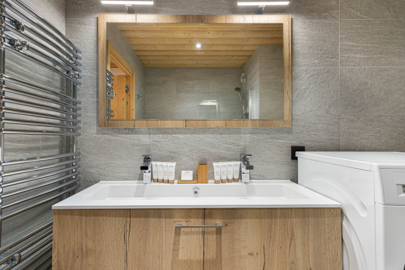 _lv_images__lot_0060510823_10_1719053