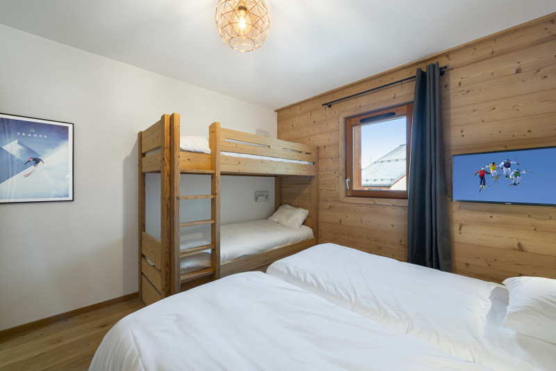 _lv_images__lot_0060510823_12_2746407
