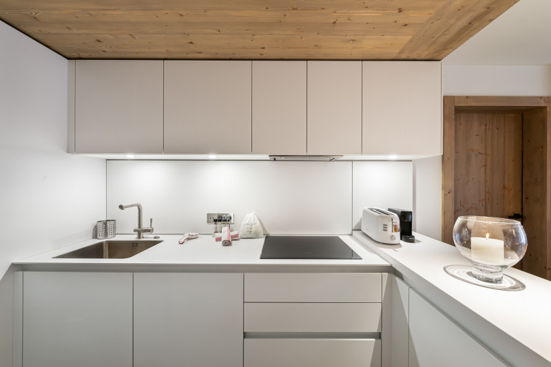 _lv_images__lot_0060511028_02_1375788