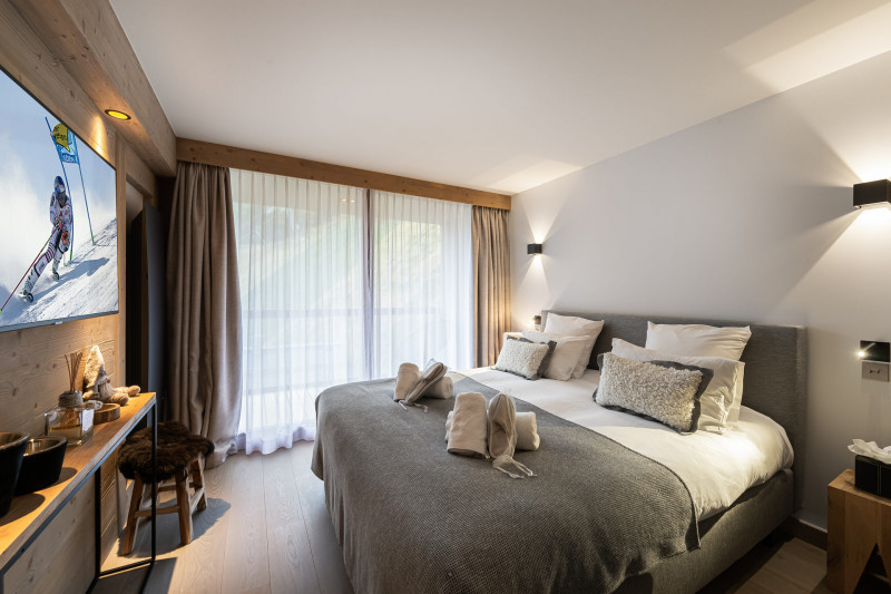 _lv_images__lot_0060511028_12_1735457