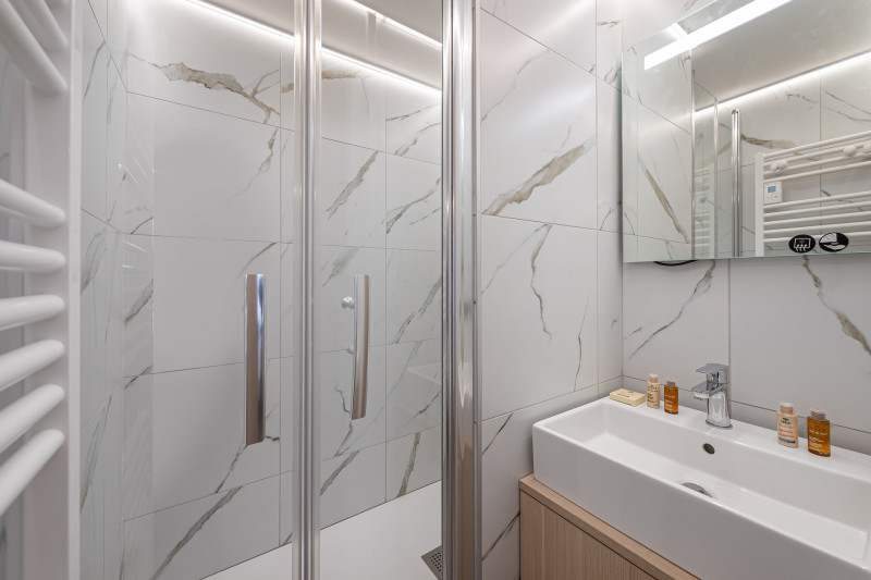 _lv_images__lot_0060511349_06_1274343