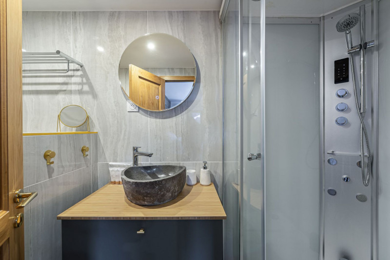 _lv_images__lot_0060511389_08_1358800