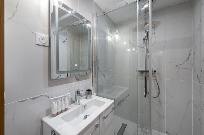 _lv_images__lot_0060511389_10_1505004