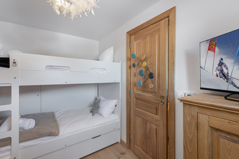 _lv_images__lot_0060511389_12_1273072