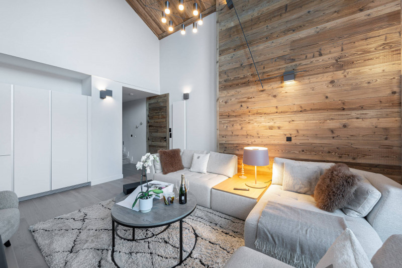 _lv_images__lot_0060511556_02_1181893