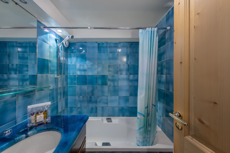 _lv_images__lot_0074061446_08_1199332