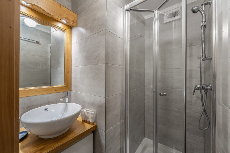 _lv_images__lot_0074061481_08_881061