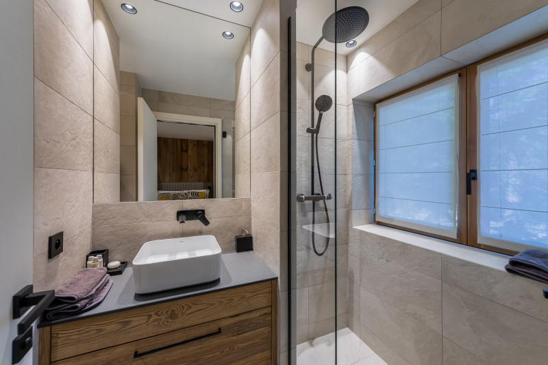 _lv_images__lot_0074061485_11_1736606