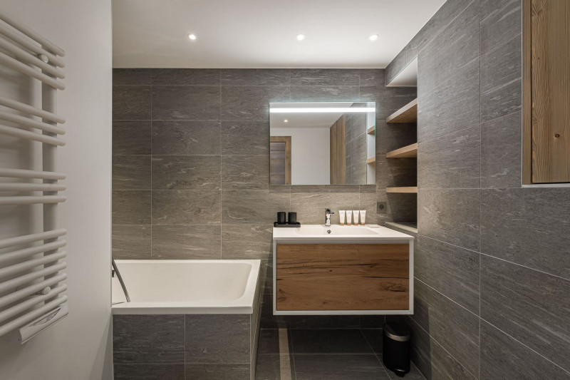 _lv_images__lot_0074061513_06_723309