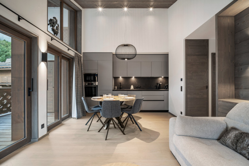 _lv_images__lot_0074061540_04_1734787