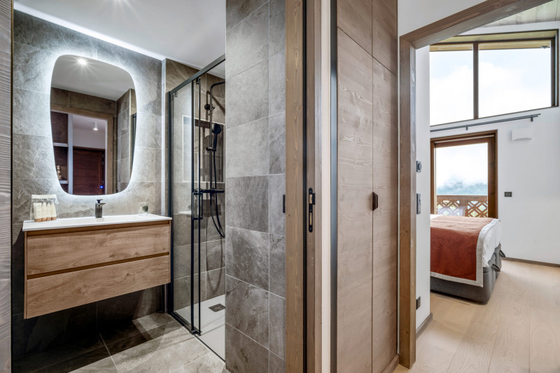 _lv_images__lot_0074061540_12_417383