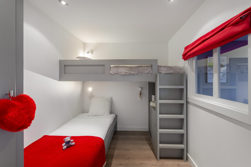 _lv_images__lot_0074061596_06_890430