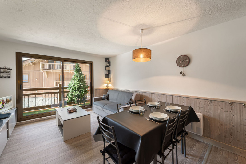 _lv_images__lot_0074061610_02_1607725