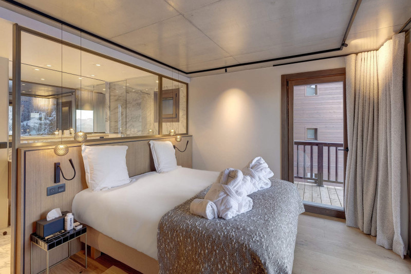 _lv_images__lot_0074061827_11_1718528