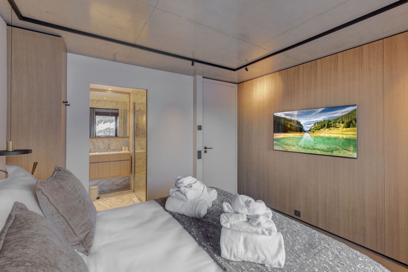 _lv_images__lot_0074061827_12_1036486