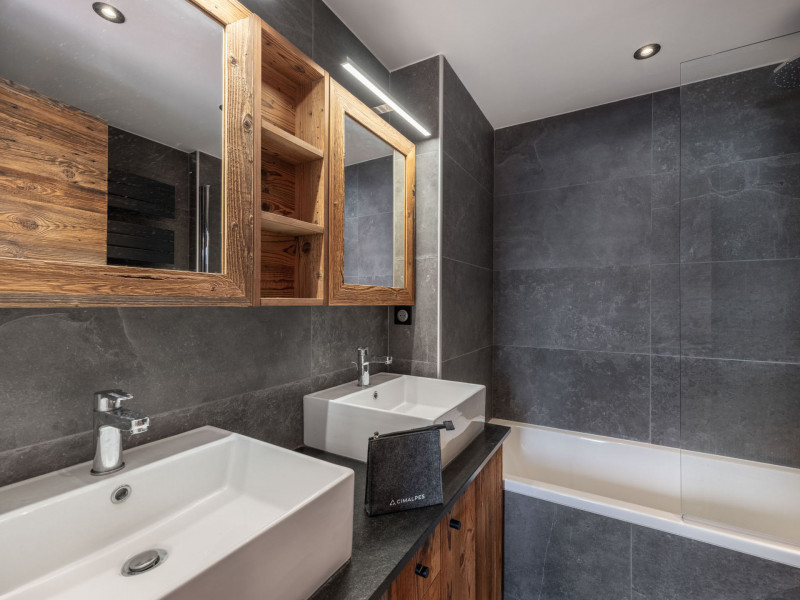 _lv_images__lot_0074061837_08_1617209