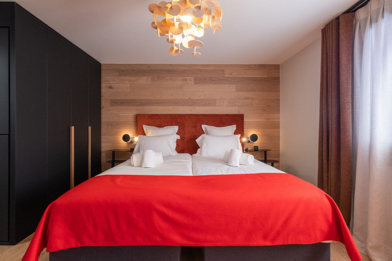 _lv_images__lot_0074061856_07_1616085