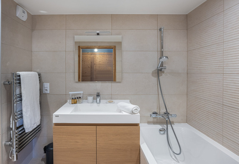 _lv_images__lot_0074061861_15_1735900