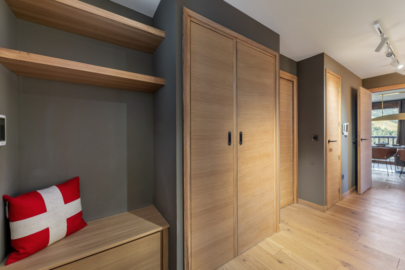 _lv_images__lot_0074061865_16_1718745