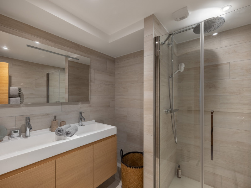 _lv_images__lot_0074061892_10_1718511