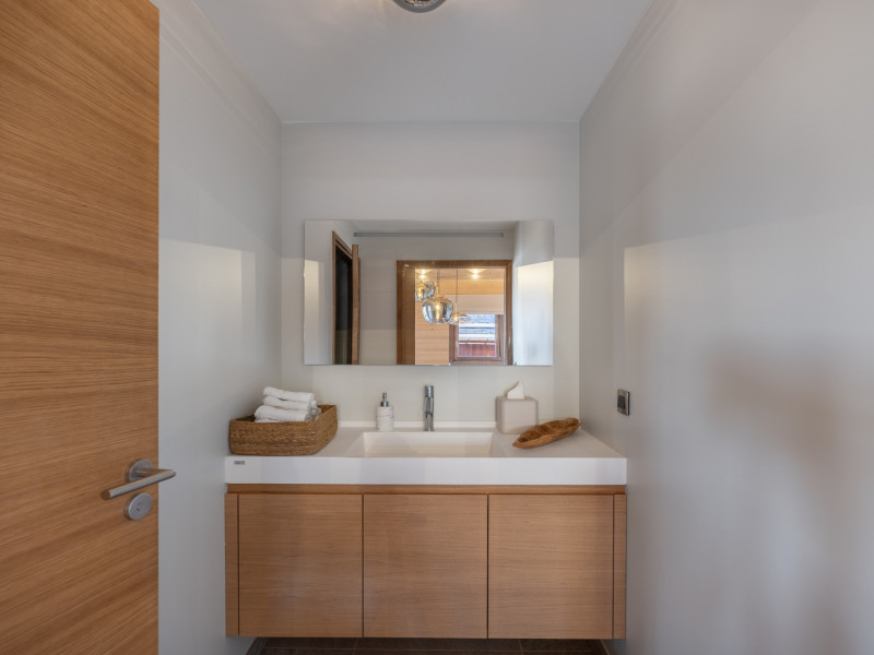 _lv_images__lot_0074061892_14_1718515