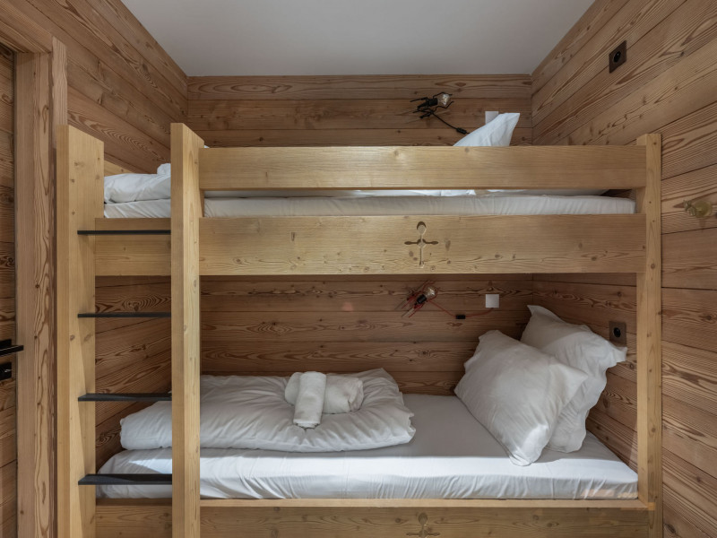 _lv_images__lot_0074061903_09_1719643