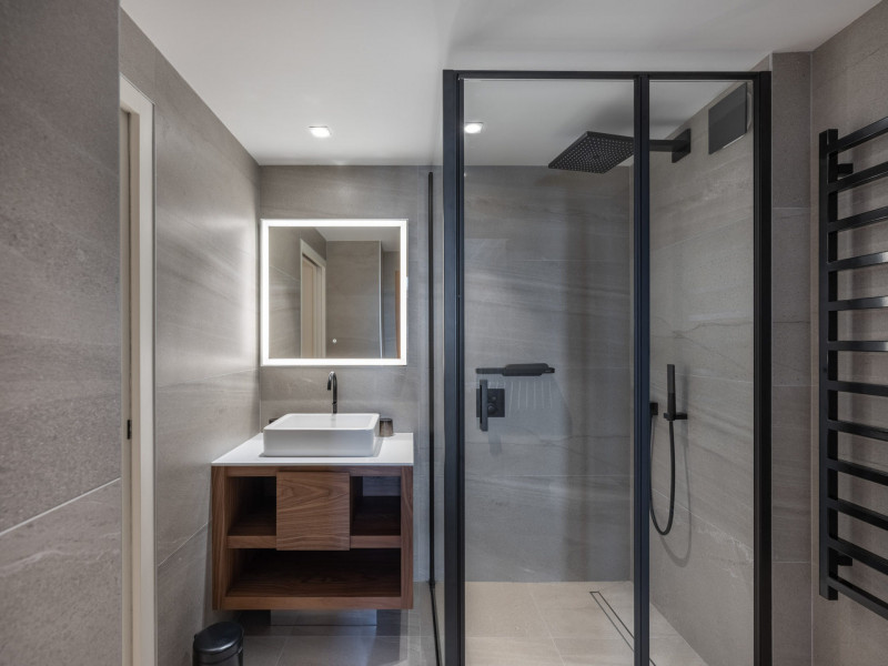 _lv_images__lot_0074061905_08_827943