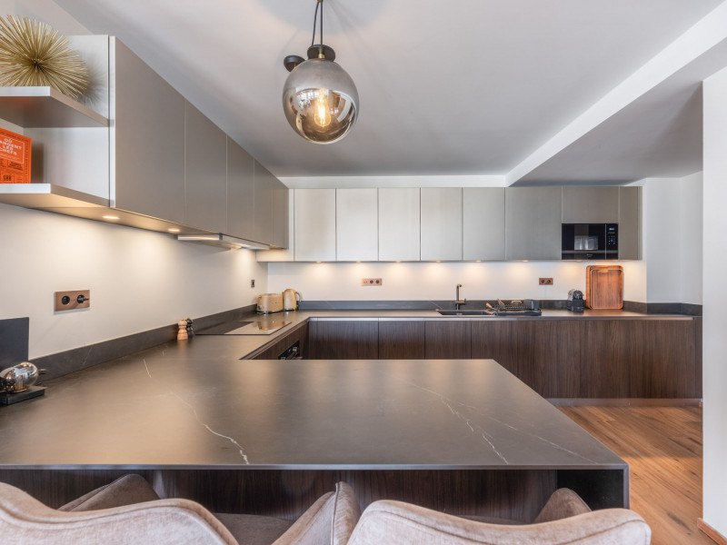 _lv_images__lot_0074061906_03_1377015