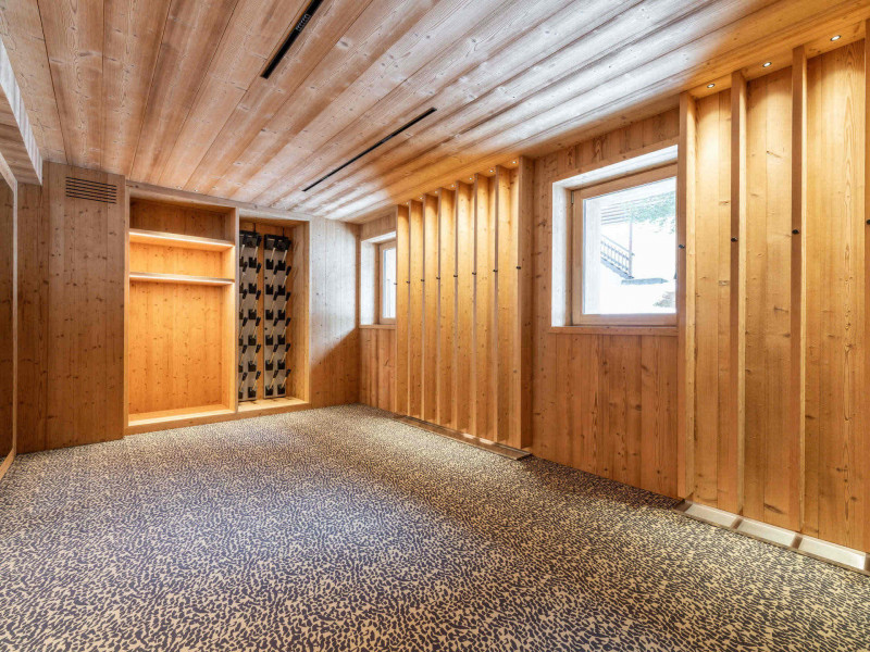 _lv_images__lot_0074061912_11_446350