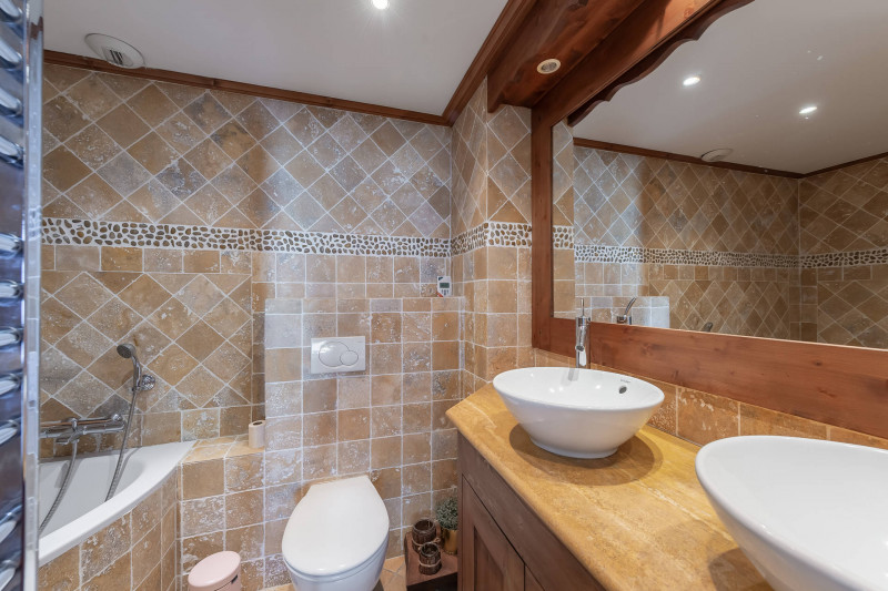 _lv_images__lot_0074061956_09_1377205