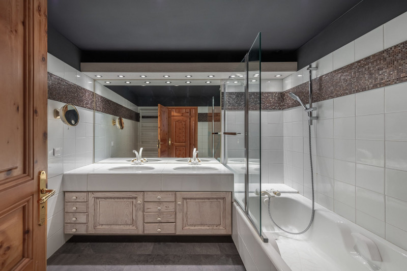 _lv_images__lot_0074061965_07_725043