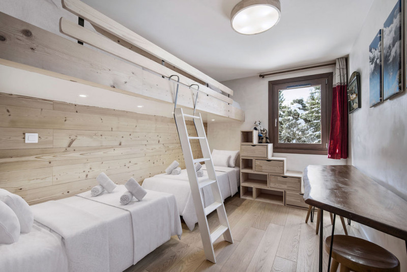 _lv_images__lot_0074061979_09_1719174