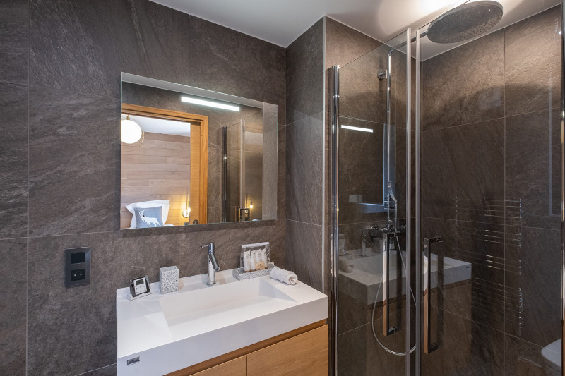 _lv_images__lot_0074062002_11_1376528