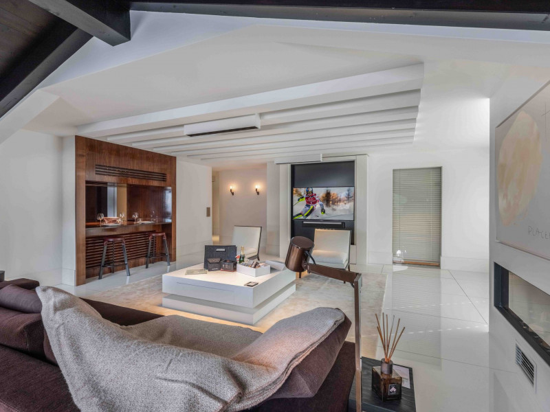 _lv_images__lot_0075553886_04_724795