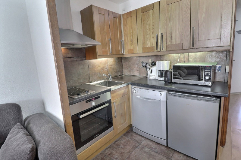 _lv_images__lot_0100001103_03_1681863