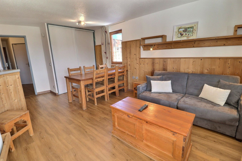 _lv_images__lot_0100001202_03_1681803