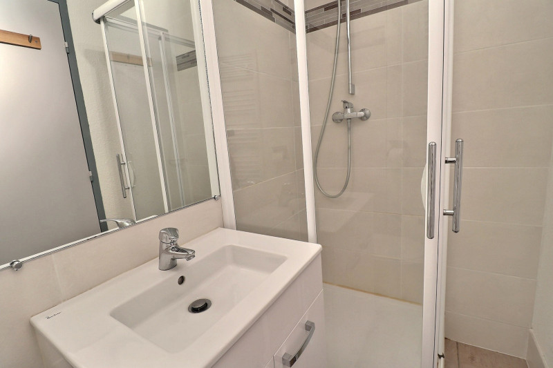 _lv_images__lot_0100001301_07_879945