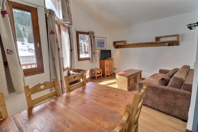 _lv_images__lot_0100001301_09_1681822