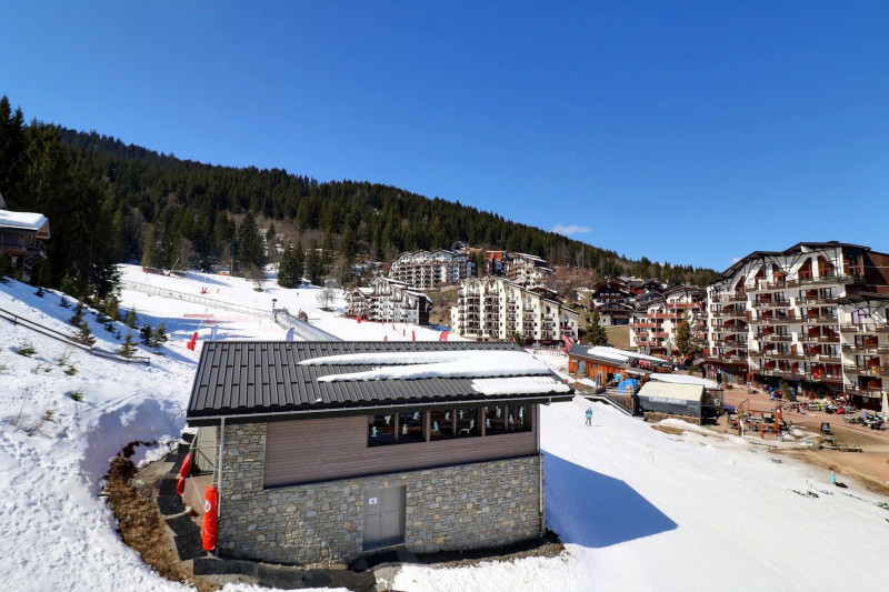 _lv_images__lot_0100001301_15_1681824