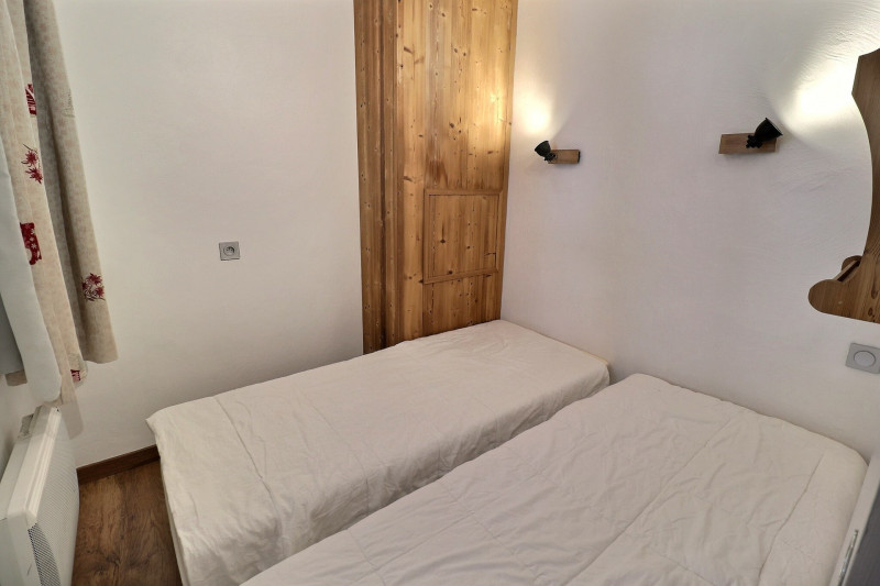 _lv_images__lot_0100001313_04_1682101