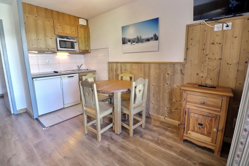 _lv_images__lot_0100001618_06_1196415