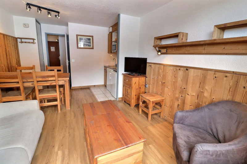 _lv_images__lot_0100001711_02_1716656